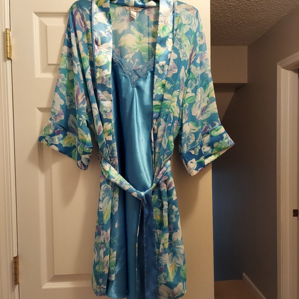 Nightgown & robe set